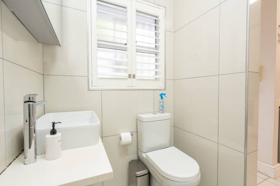 1 Bedroom Property for Sale in Three Anchor Bay Western Cape
